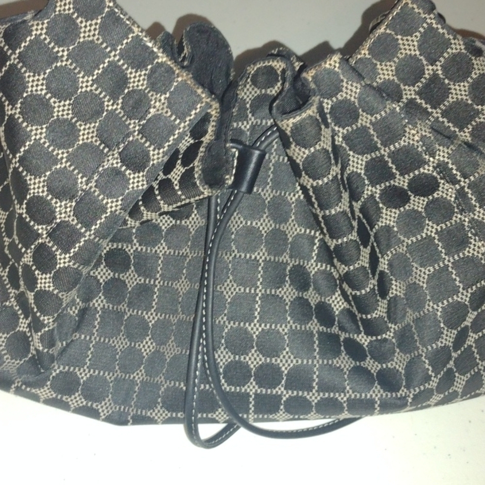 KATE SPADE BLACK WHITE SIGNATURE LOGO DRAWSTRING BUCKET HANDBAG - Picture 2 of 12